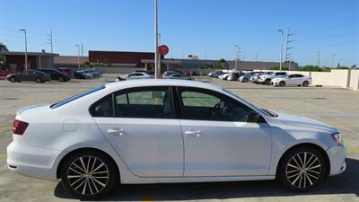 2018 Volkswagen Jetta 1.4T SE  TURBO-SMOOTH RIDE  SUPER LOW MILES ! - Photo 5 - Honolulu, HI 96818