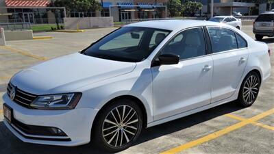 2018 Volkswagen Jetta 1.4T SE  TURBO-SMOOTH RIDE  SUPER LOW MILES ! - Photo 1 - Honolulu, HI 96818