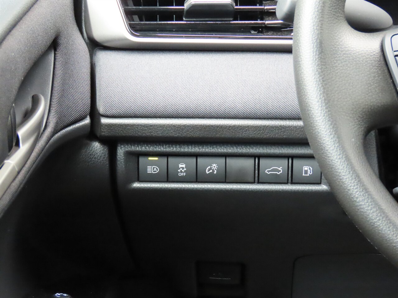 2025 Toyota Camry LE - Photo 12 - Honolulu, HI 96818