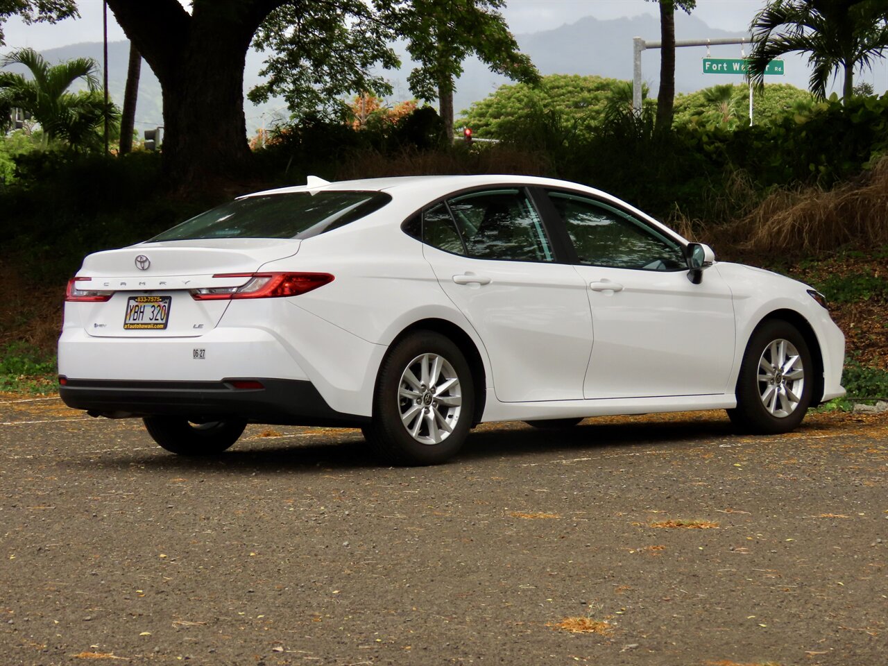 2025 Toyota Camry LE - Photo 4 - Honolulu, HI 96818