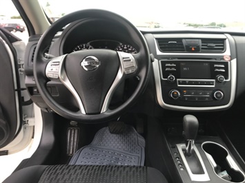 2016 Nissan Altima 2.5  FULL SIZE COMFORT ! - Photo 10 - Honolulu, HI 96818