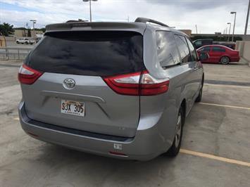 2015 Toyota Sienna LE 8-Passenger  RELIABLE & COMFORTABLE ! - Photo 10 - Honolulu, HI 96818