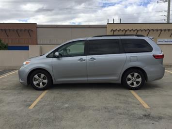 2015 Toyota Sienna LE 8-Passenger  RELIABLE & COMFORTABLE ! - Photo 6 - Honolulu, HI 96818