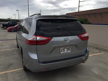 2015 Toyota Sienna LE 8-Passenger  RELIABLE & COMFORTABLE ! - Photo 9 - Honolulu, HI 96818