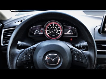 2015 Mazda Mazda3 i Sport  STYLE & BEAUTY  GAS SAVER! - Photo 8 - Honolulu, HI 96818