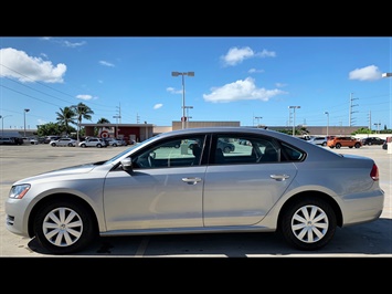 2013 Volkswagen Passat S PZEV  CHRISTMAS LIGHTS !  DRIVES LIKE A DREAM ! - Photo 8 - Honolulu, HI 96818