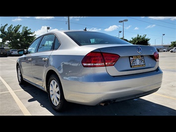 2013 Volkswagen Passat S PZEV  CHRISTMAS LIGHTS !  DRIVES LIKE A DREAM ! - Photo 7 - Honolulu, HI 96818