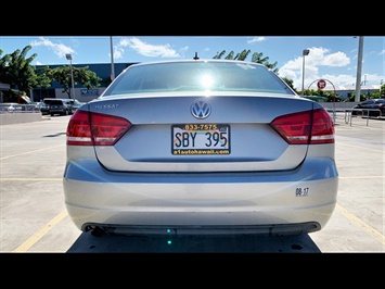 2013 Volkswagen Passat S PZEV  CHRISTMAS LIGHTS !  DRIVES LIKE A DREAM ! - Photo 6 - Honolulu, HI 96818