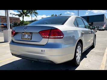 2013 Volkswagen Passat S PZEV  CHRISTMAS LIGHTS !  DRIVES LIKE A DREAM ! - Photo 5 - Honolulu, HI 96818