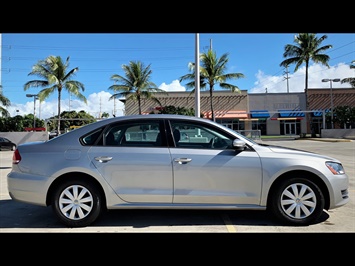 2013 Volkswagen Passat S PZEV  CHRISTMAS LIGHTS !  DRIVES LIKE A DREAM ! - Photo 4 - Honolulu, HI 96818