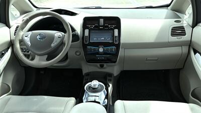 2013 Nissan Leaf SV  SUPER LOW MILES - Photo 11 - Honolulu, HI 96818