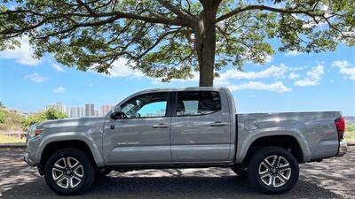 2019 Toyota Tacoma SR5 V6  SUPER LOW MILES ! LIKE NEW ! - Photo 2 - Honolulu, HI 96818