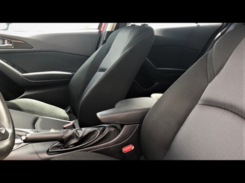 2014 Mazda Mazda3 i Sport MAZDA QUALITY !  STYLE & AFFORDABLE! ZOOM ZOOM ZOOM ! - Photo 10 - Honolulu, HI 96818