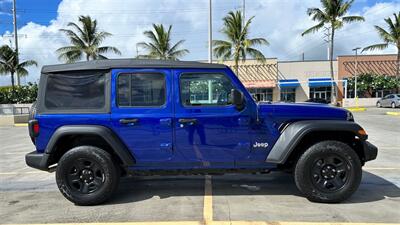 2019 Jeep Wrangler Unlimited Sport Altitude  4x4 CONVERTIBLE ! SUPER LOW MILES ! - Photo 6 - Honolulu, HI 96818