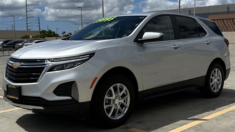 2022 Chevrolet Equinox LT  4 WHEEL DRIVE ! SUPER LOW MILES !