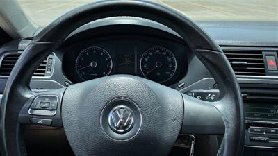 2014 Volkswagen Jetta SE PZEV  GAS SAVER! PRICED TO SELL ! - Photo 9 - Honolulu, HI 96818