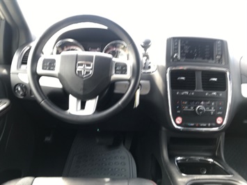 2016 Dodge Grand Caravan R/T  7 PASSENGER  AFFORDABLE. LOW MILES! - Photo 11 - Honolulu, HI 96818