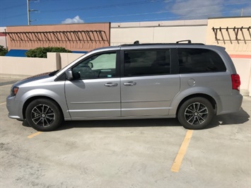 2016 Dodge Grand Caravan R/T  7 PASSENGER  AFFORDABLE. LOW MILES! - Photo 2 - Honolulu, HI 96818