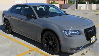 2019 Chrysler 300 Series Touring  DREAM CAR ! DREAM COLOR ! LIVE THE DREAM!  BEYOND LUXURIOS !  LOW LOW MILES ! - Photo 4 - Honolulu, HI 96818