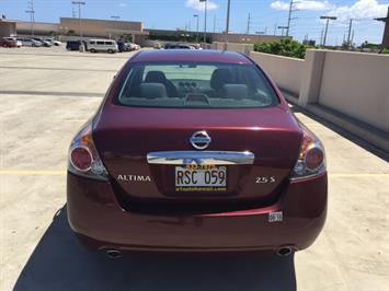 2012 Nissan Altima 2.5  Full Size Comfort - Photo 13 - Honolulu, HI 96818