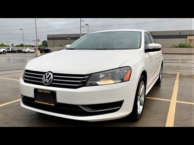 2013 Volkswagen Passat SE PZEV GERMAN PRECISION DESIGN ! SE PZEV 4dr Sedan 6A w/ Sunroof and Navigation