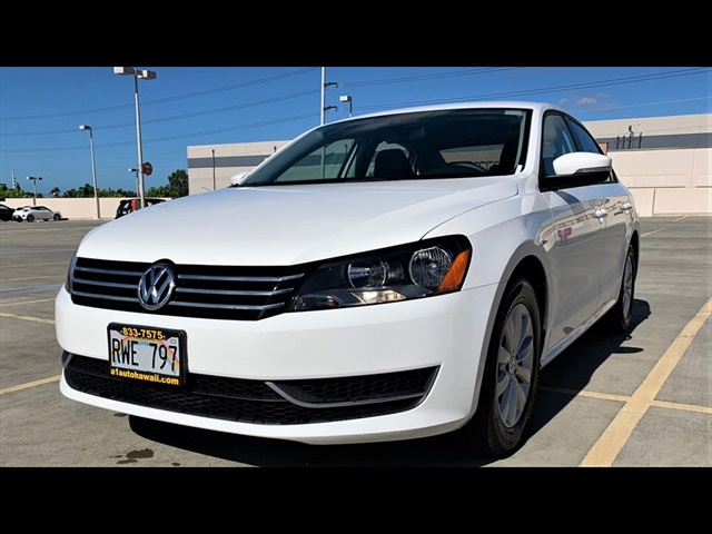 2013 Volkswagen Passat S  Low Miles S 4dr Sedan 5M