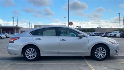 2015 Nissan Altima 2.5 NISSAN QUALITY !  FULL Size Comfort ! - Photo 4 - Honolulu, HI 96818