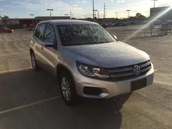 2013 Volkswagen Tiguan SUV 5 SEATER SUPER LOW MILES !  GERMAN PRECISION DESIGNED ! - Photo 3 - Honolulu, HI 96818