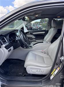 2017 Toyota Highlander XLE   - Photo 2 - Wichita Falls, TX 76310