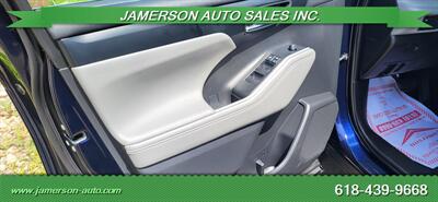 2021 Toyota Highlander XLE   - Photo 12 - Benton, IL 62812
