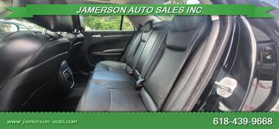2018 Chrysler 300 Series Limited   - Photo 9 - Benton, IL 62812