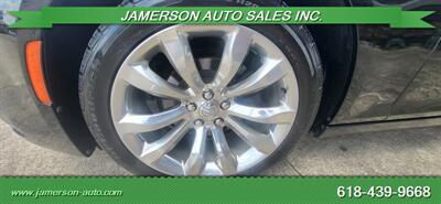 2018 Chrysler 300 Series Limited   - Photo 8 - Benton, IL 62812