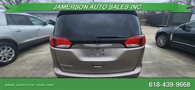 2018 Chrysler Pacifica Touring L   - Photo 6 - Benton, IL 62812