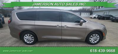 2018 Chrysler Pacifica Touring L   - Photo 3 - Benton, IL 62812