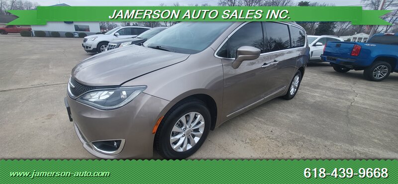 2018 Chrysler Pacifica Touring L   - Photo 1 - Benton, IL 62812