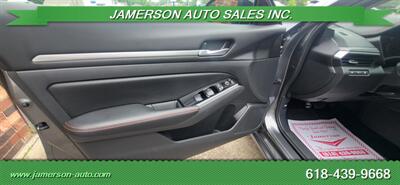 2024 Nissan Altima 2.5 SR   - Photo 10 - Benton, IL 62812