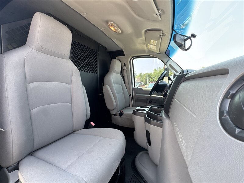 2013 Ford E-350 SD - Photo 12 - Lexington, NE 68850