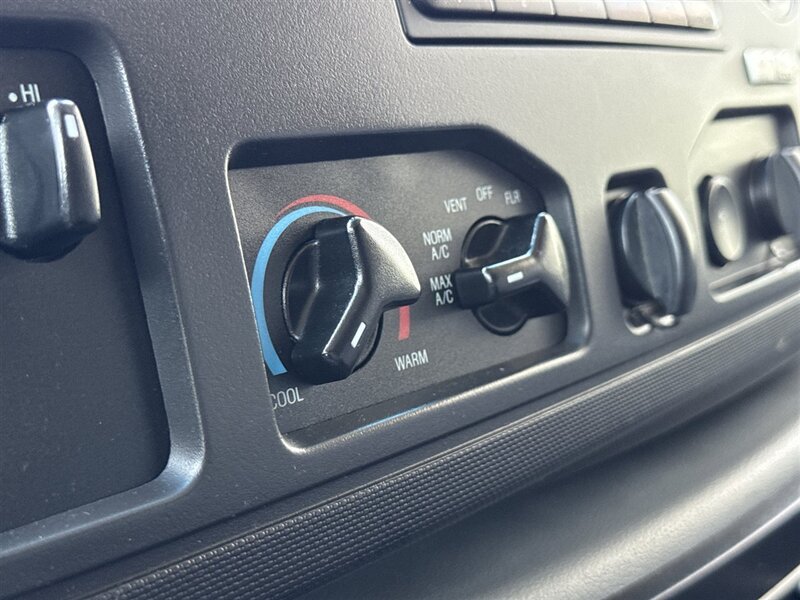 2013 Ford E-350 SD - Photo 17 - Lexington, NE 68850