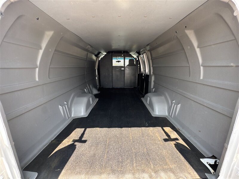 2013 Ford E-350 SD - Photo 9 - Lexington, NE 68850