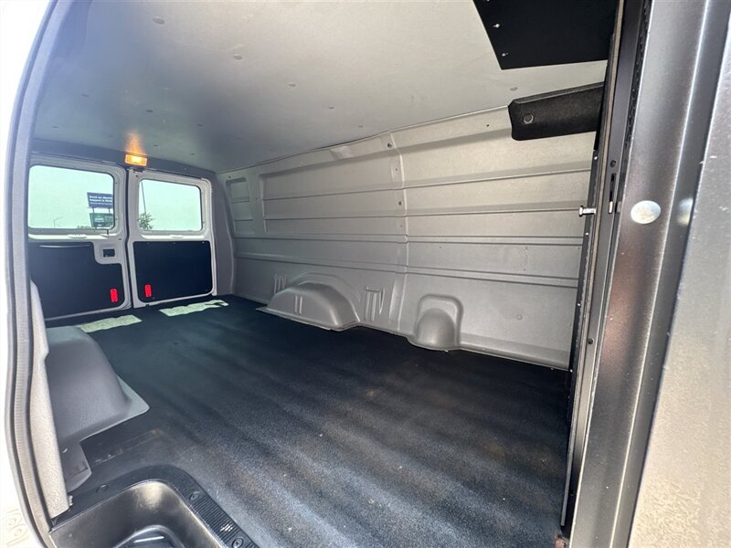 2013 Ford E-350 SD - Photo 10 - Lexington, NE 68850