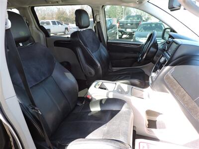 2012 Chrysler Town & Country Limited   - Photo 18 - Lexington, NE 68850