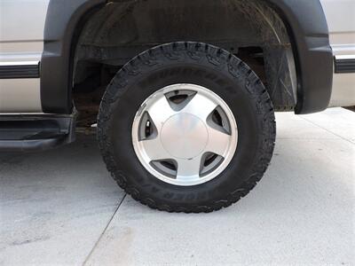 1999 GMC Yukon SLE   - Photo 8 - Lexington, NE 68850