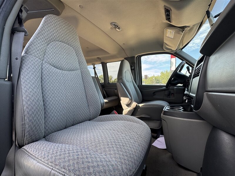 2007 Chevrolet Express LS 3500 - Photo 11 - Lexington, NE 68850