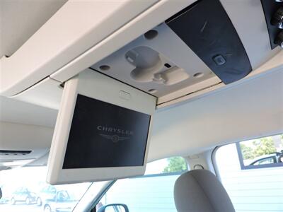 2010 Chrysler Town & Country Touring   - Photo 12 - Lexington, NE 68850