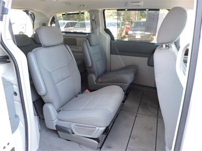 2010 Chrysler Town & Country Touring   - Photo 16 - Lexington, NE 68850