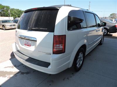 2010 Chrysler Town & Country Touring   - Photo 5 - Lexington, NE 68850