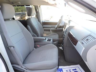 2010 Chrysler Town & Country Touring   - Photo 17 - Lexington, NE 68850