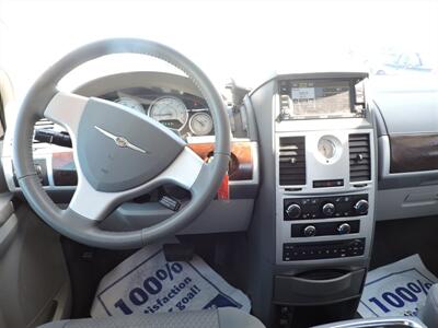 2010 Chrysler Town & Country Touring   - Photo 10 - Lexington, NE 68850