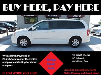 2010 Chrysler Town & Country Touring   - Photo 1 - Lexington, NE 68850