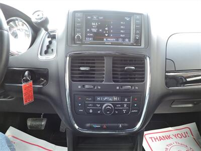 2014 Dodge Grand Caravan SXT 30th Anniversary - Photo 18 - Lexington, NE 68850